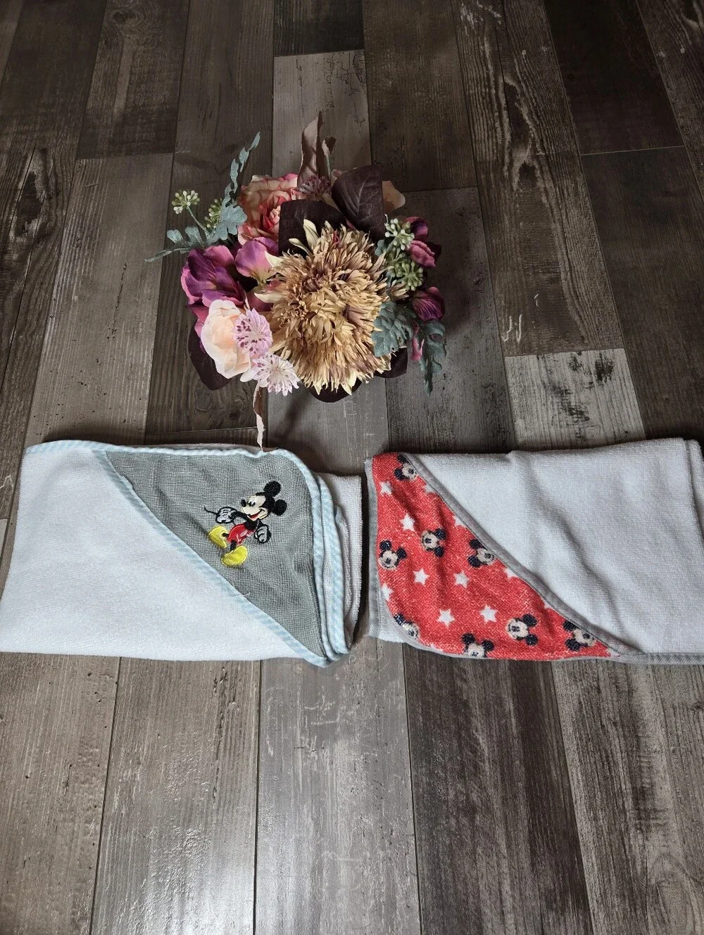 Mickey Mouse Baby Hooded Towel Set – 2‑Piece White with Gray & Red
